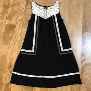 Juniors XS dress with lace neck detail. Gorgeous!